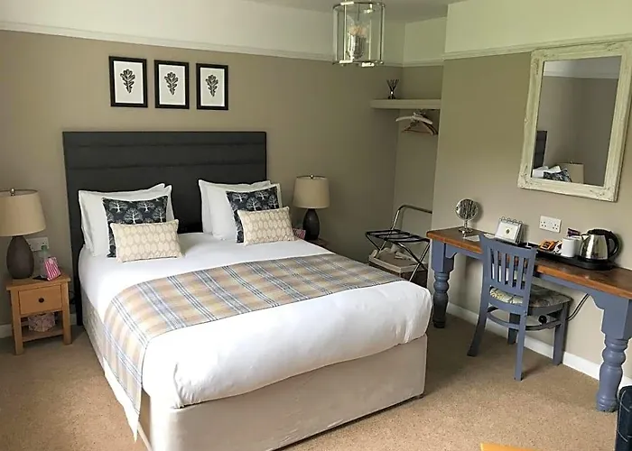 Oak Tree Lodge & Holiday Parking